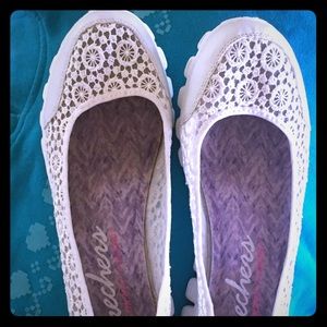 Women’s white lace sketchers slipons